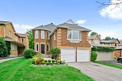 38 Springfield Way, Vaughan, ON L4J 5E5
