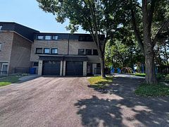 22 Poplar Crescent, Aurora, ON L4G 3L3