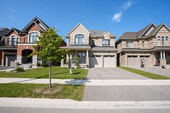 206 Dog Wood Boulevard, East Gwillimbury, ON L9N 0X1