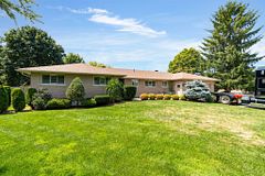 20 Douglas Drive, New Tecumseth, ON L9R 1J9