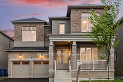 7 Lorraine Hand Crescent, Georgina, ON L4P 0S9