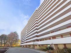 1 Royal Orchard Boulevard 906, Markham, ON L3T 3C2