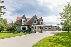 19 Mulock Drive, Bradford West Gwillimbury, ON L0G 1B0