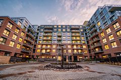 11611 Yonge Street 728, Richmond Hill, ON L4E 1G2