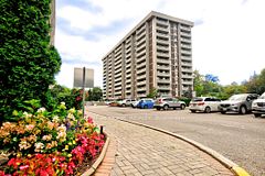 60 Inverlochy Boulevard 806, Markham, ON L3T 4T7