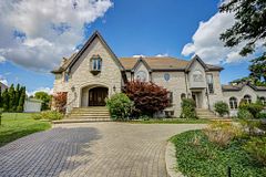 21 Kensington Drive, Richmond Hill, ON L4E 3M9