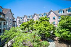 75 Weldrick Road E 732, Richmond Hill, ON L4C 0H9