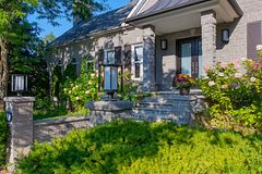 5 Humberview Drive, Vaughan, ON L4H 1B1