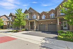 206 Harding Park Street, Newmarket, ON L3Y 0E3
