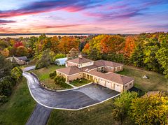 39 Highfield Crescent, Georgina, ON L4P 0M2