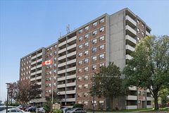 20 William Roe Boulevard 405, Newmarket, ON L3Y 5V6