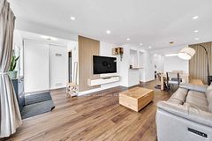702 Leeder Court Main, Newmarket, ON L3Y 5A7