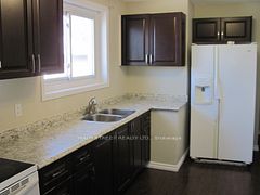 723 Sunnypoint Drive Upper, Newmarket, ON L3Y 2Z7