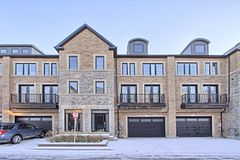 260 Eagle Street 23, Newmarket, ON L3Y 1K1