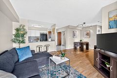 3 ELLESMERE Street 721, Richmond Hill, ON L4B 4N2