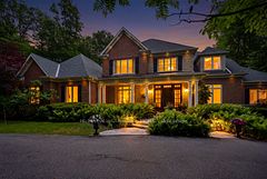 3 Bridgewater Drive, Richmond Hill, ON L4E 3N4