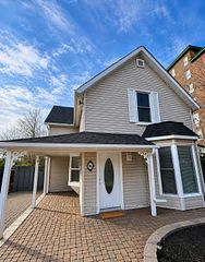 96 Gurnett Street Main, Aurora, ON L4G 1P6