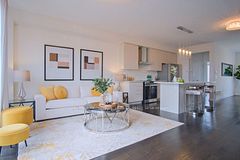 7 Glenngarry Crescent, Vaughan, ON L6A 4Z4
