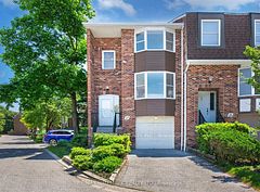 27 Hyde Park Court 13, Markham, ON L3T 4X8