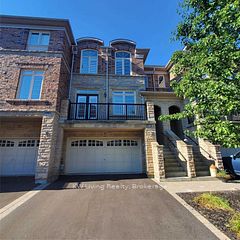 120 Chapman Court, Aurora, ON L4G 0E2