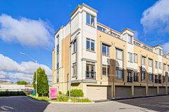 40 Teasel Way, Markham, ON L3R 9S3