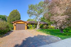 98 Belfry Drive, Newmarket, ON L3Y 3G1