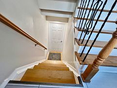 205 Talbot Crescent Lower, Newmarket, ON L3Y 1A4
