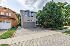 106 Larratt Lane, Richmond Hill, ON L4C 0E3
