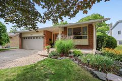 80 Fairway Drive, Aurora, ON L4G 2H4