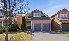 18 Kerr Lane, Aurora, ON L4G 0E5