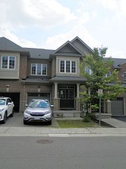 208 Harding Park Street, Newmarket, ON L3Y 0E3