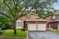 122 Colvin Crescent, Vaughan, ON L4J 2R7