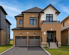 10 Ken Davie Gate Upper 2 floors, Georgina, ON L4P 0J5