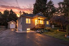 19 De Geer Street, Georgina, ON L0E 1L0
