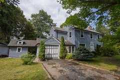 34 Cousins Drive, Aurora, ON L4G 1B4