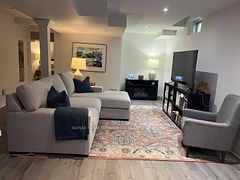 375 Woodfern Way S, Newmarket, ON L3X 2X7