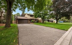 10 Glenview Drive, Aurora, ON L4G 2G8