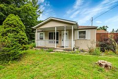 856 Central Avenue, Innisfil, ON L9S 1Y8