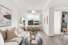 185 Deerfield Road 220, Newmarket, ON L2Y 0G7