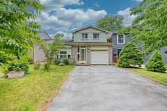 241 Weldrick Road W, Richmond Hill, ON L4C 5J2
