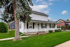 62 North Street, Georgina, ON L0E 1R0