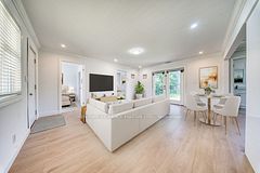 242 Simcoe Avenue, Georgina, ON L4P 2H8