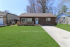 84 32nd Street N, Wasaga Beach, ON L9Z 2C4