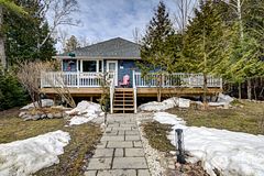 2 Maplewood Drive, Tiny, ON L0L 1P1