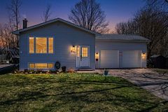 461 Barnes Avenue, Tay, ON L0K 1R0