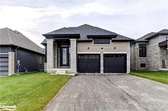 5 Rosanne Circle, Wasaga Beach, ON L9Z 0N4