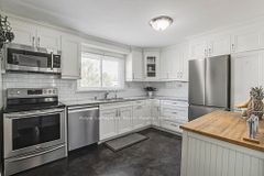 233 Innisfil Street 4, Barrie, ON L4N 3E9