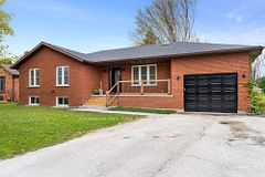 7 McKean Boulevard, Clearview, ON L0M 1P0