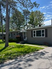 3 Golf Avenue, Wasaga Beach, ON L9Z 1K2