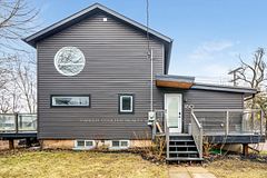 160 Duckworth Street, Barrie, ON L4M 3W4